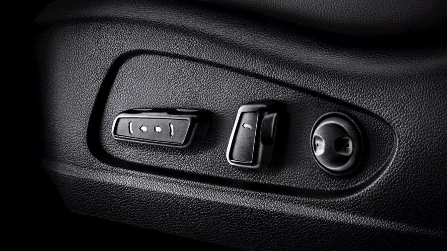Детали интерьера Kia Forte5 2016 года  (фото 13 из 37)